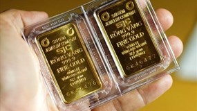 Giá vàng lại tiếp tục lao dốc