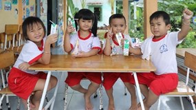 Niềm vui của thầy và trò tỉnh Vĩnh Long với Ngày hội Sữa học đường