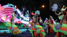 Điều gì khiến Lễ hội Carnival đường phố DIFF 2019 "hớp hồn" du khách đến thế?