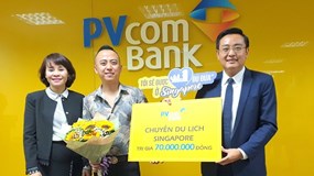 PVcomBank trao tặng chuyến du lịch Singapore cho khách hàng 