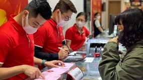 Giá vàng hôm nay 24/7: Chạm mốc 56 triệu/lượng, cao nhất mọi thời đại