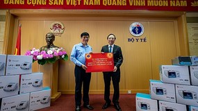 Vingroup trao tặng 1.700 máy thở xâm nhập và tài trợ hóa chất cho 56.000 xét nghiệm COVID-19