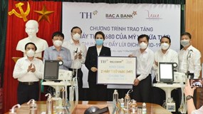 Tập đoàn TH và BAC A BANK tặng máy thở, vật tư y tế cùng ngàn ly sữa giúp bác sĩ chống dịch