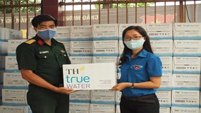 Nước tinh khiết TH true WATER tiếp sức cho lực lượng chống dịch Covid-19