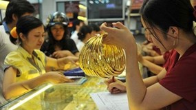 Giá vàng trong nước tiếp tục leo cao, lên gần 61 triệu đồng/lượng
