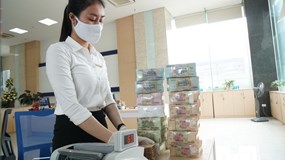 Ngân hàng sẽ khấu trừ thuế trên tài khoản khách hàng