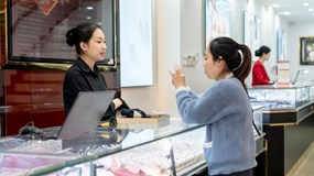 Giá vàng hôm nay 12/1: Vàng miếng SJC neo ở mức 159,8 triệu/lượng