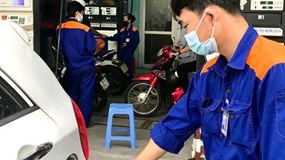 Giá xăng có thể tăng thêm 1.300 đồng/lít vào phiên điều chỉnh ngày mai 11/2