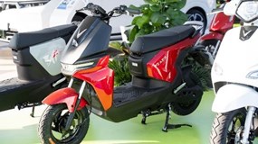 Trả góp 0 đồng, Gen Z Việt rinh ngay “chiến mã” VinFast Flazz “lượn” cả tuần không lo hết pin