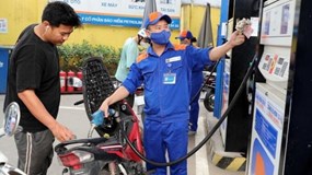 Mỗi lít xăng tăng thêm hơn 400 đồng