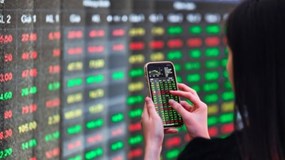 Dòng tiền phân hóa mạnh cuối phiên, VN-Index tăng gần 12 điểm