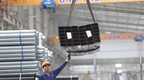 Kim khí TP.HCM - VNSTEEL (HMC) vượt kế hoạch lợi nhuận 2025, vẫn lùi chỉ tiêu 2026 giữa sức ép thép ngoại giá rẻ