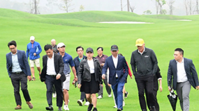 Huyền thoại “Cá mập trắng” Greg Norman khảo sát sân golf T&T Văn Lang Empire chuẩn bị cho trải nghiệm 18 hố