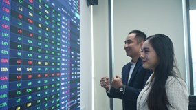 Dòng tiền trở lại, VN-Index bứt phá dứt khoát