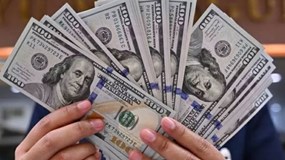 Giá USD ngân hàng đi xuống, thị trường tự do lao dốc