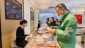 Giá vàng hôm nay 25/6: Bất động khi vàng thế giới 'rơi tự do'