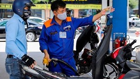 Giá xăng, dầu giảm gần 1.000 đồng/lít