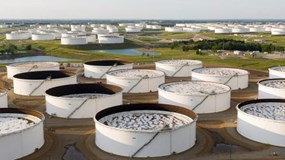 Giá dầu thế giới giảm, trong nước tăng