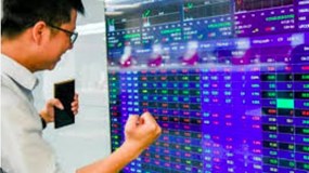 Cổ phiếu bất động sản bứt tốc, VN-Index tăng 8,9 điểm