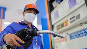 Giá xăng dầu hôm nay 17/10: Trái chiều xăng tăng, dầu giảm