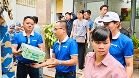 Vinamilk hỗ trợ hàng trăm nghìn sản phẩm dinh dưỡng đến người dân vùng lũ miền Trung và Tây nguyên