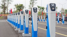 Chủ xe máy điện VinFast: “Sạc xe tiện như sạc điện thoại, tiết kiệm vô đối”