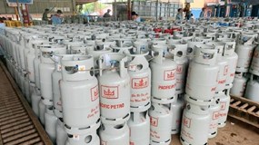 Giá gas tăng thêm 14.000 đồng/bình 12kg