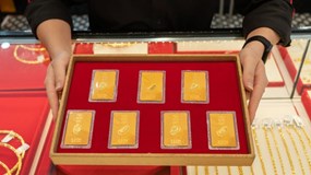 Giá vàng hôm nay 2/12: Tiếp tục đà tăng, thiết lập kỷ lục mới