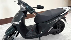 Mua VinFast Feliz đi làm, nam bác sĩ “choáng” vì được thêm xe máy điện tặng bạn gái