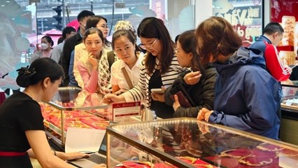 Giá vàng hôm nay 17/4: Vàng miếng SJC giảm mạnh