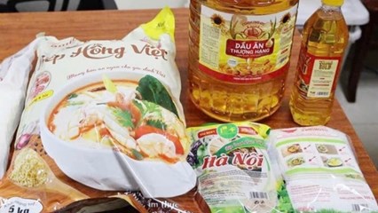 Hé lộ công ty sản xuất hàng trăm tấn bột canh, mì chính giả