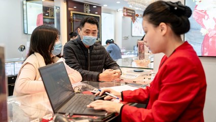 Giá vàng hôm nay 11/12: Tiến sát mốc 155 triệu/lượng