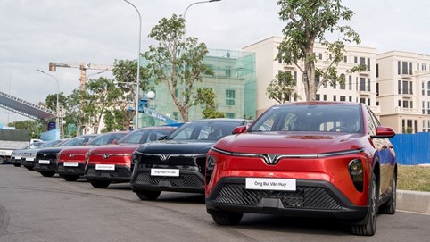 Tài xế chạy dịch vụ nhận xét VinFast Limo Green dáng đẹp, nội thất rộng hơn nhiều xe MPV cùng tầm tiền