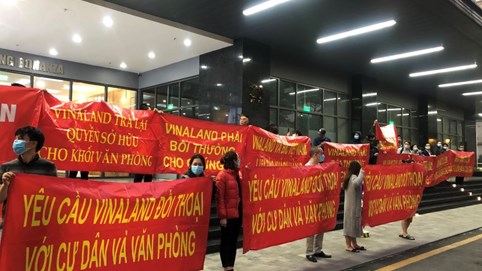 Hà Nội: Cư dân chung cư Dreamland Bonanza căng băng rôn phản đối chủ đầu tư