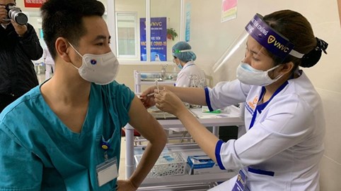 Hà Nội tiêm vaccine Covid-19 cho 5,1 triệu dân: Ai sẽ được ưu tiên tiêm trước?