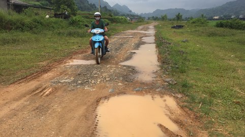Cao Bằng: Gần 10 năm không làm xong 3 km đường