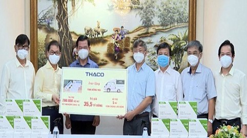 THACO Trường Hải tặng Đồng Nai 5 xe lưu động tiêm vắc xin và nhiều trang thiết bị y tế
