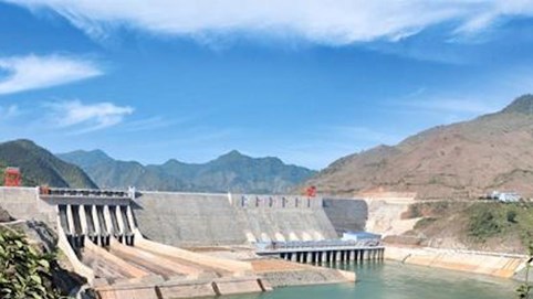 Thủy điện Hủa Na (HNA) vay trăm tỷ thâu tóm nhà máy mới, cổ phiếu lao dốc, thanh khoản đóng băng