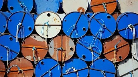 Giá dầu thế giới tăng mạnh trước nguy cơ gián đoạn nguồn cung từ Iran