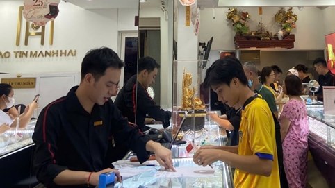 Giá vàng hôm nay 16/1: Giữ vững ở mức gần 163 triệu/lượng