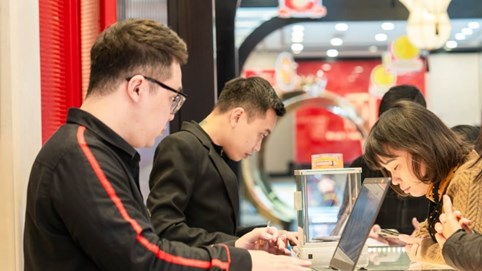 Giá vàng hôm nay 19/1: Tiếp tục bám sát mốc 163 triệu/lượng