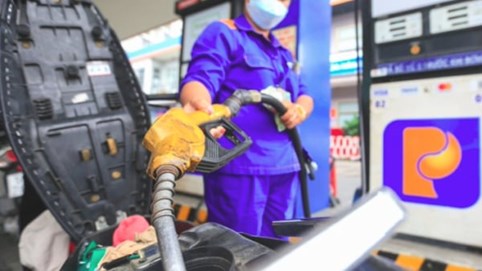 Giá xăng RON 95 giảm về 18.630 đồng/lít