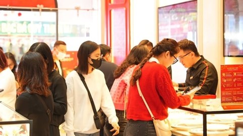 Giá vàng hôm nay 5/2: Vàng miếng SJC neo trên mốc 180 triệu/lượng