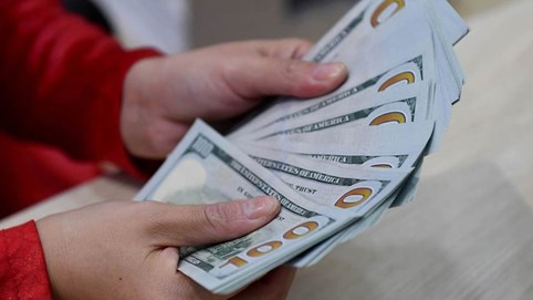 Giá USD chợ đen tiếp đà lao dốc