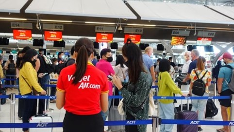 Giá vé máy bay dịp 30/4-1/5 tăng ra sao?