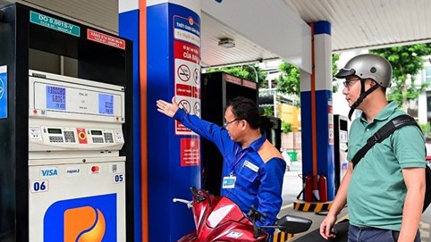 Giá xăng giảm xuống dưới 30.000 đồng/lít