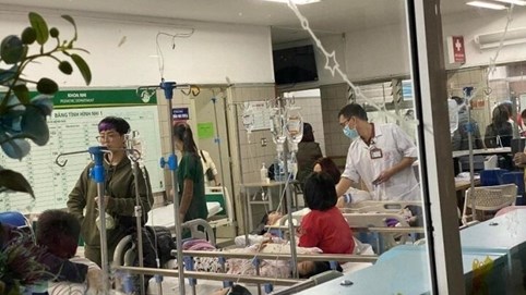 Hơn 50 học sinh tiểu học ở Hà Nội có biểu hiện ngộ độc, buồn nôn
