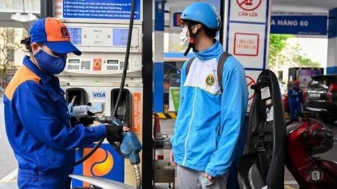 Giá xăng, dầu đồng loạt giảm đến 1.400 đồng/lít