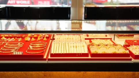 Giá vàng hôm nay 15/5: Tiếp tục giữ giá, chờ thời
