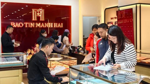 Giá vàng hôm nay 16/5: Người mua vàng miếng lỗ tới 30 triệu/lượng